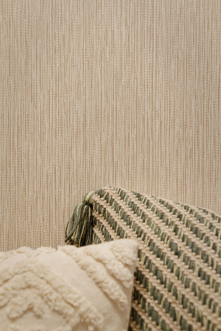Detalle de textura de papel de pared y cojines diseñado en proyecto de interiorismo